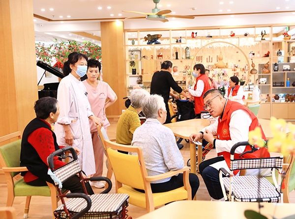 守护“夕阳红”，畅通生命线——本溪市中心医院2025年“11.20心梗救治日”义诊活动走进华夏馨苑养老服务中心